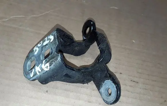 Dodge Nitro Rear door upper hinge 257ABL