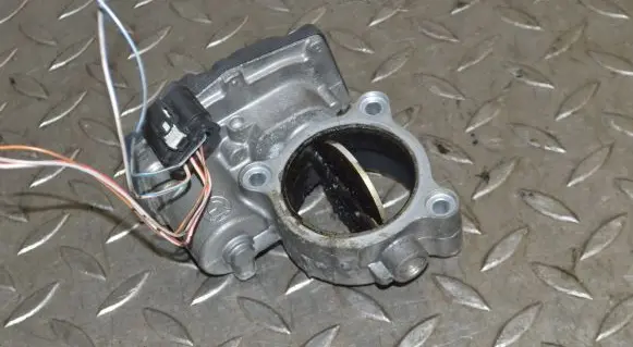 BMW 5 F10 F11 Throttle valve 7810752