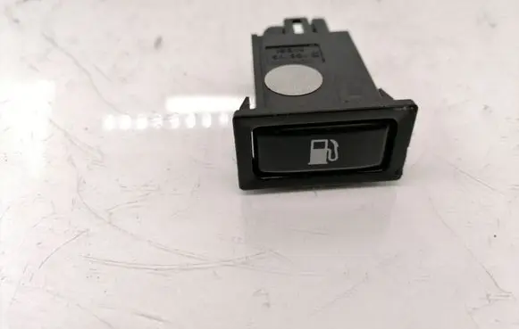 Toyota Avensis T250 Fuel tank opening switch 156795