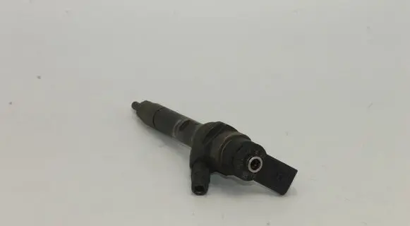 BMW 2 F22 F23 Fuel injector 7798446 0445110666