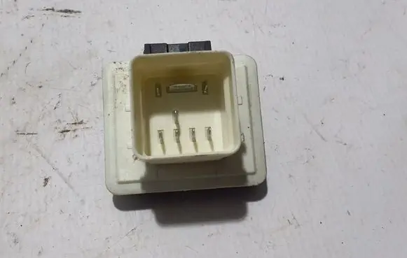 Glow plug pre-heat relay