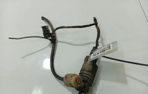 Opel Zafira A Windscreen/windshield washer pump 96585762