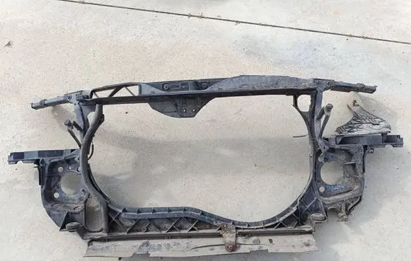 Audi A4 S4 B6 8E 8H Radiator support slam panel bracket 