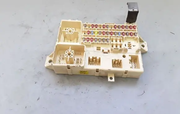 Jaguar S-Type Fuse module 6R8T14A067AA