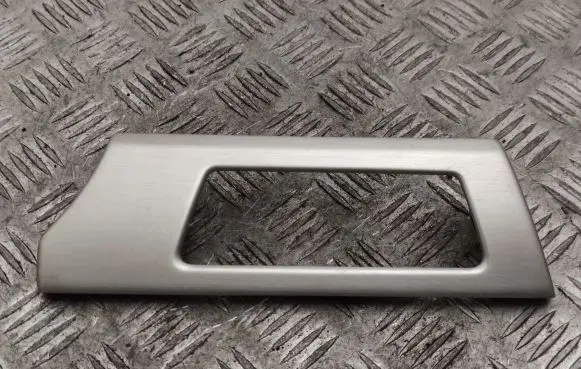 Dashboard glove box trim