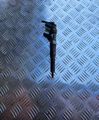 BMW 5 E60 E61 Fuel injector 0986435 7793836