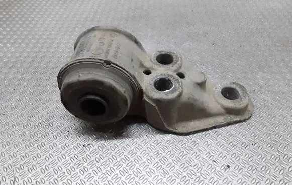 Volkswagen PASSAT B5.5 Rear axle beam mounts housing 4B0501522E