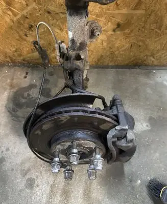 Seat Alhambra (Mk2) Front wheel hub spindle knuckle
