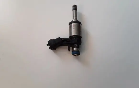 Hyundai Tucson TL Fuel injector 0261500100
