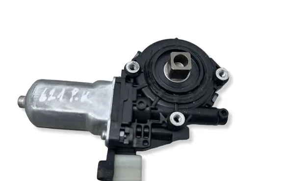 Nissan X-Trail T31 Front door window regulator motor 