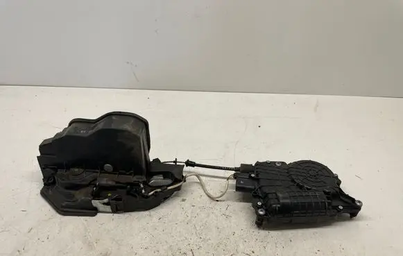 BMW 5 F10 F11 Front door lock 7185692 A053702