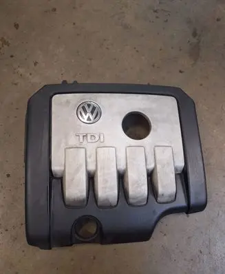 Volkswagen Touran I Engine cover (trim) 03G103925C