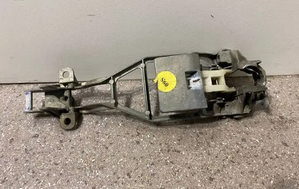 Porsche Cayenne (9PA) Front door exterior handle/bracket 7L0837886A