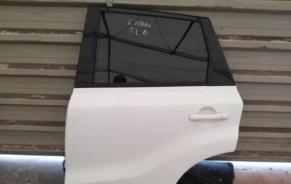 Suzuki Vitara (LY) Rear door 26U