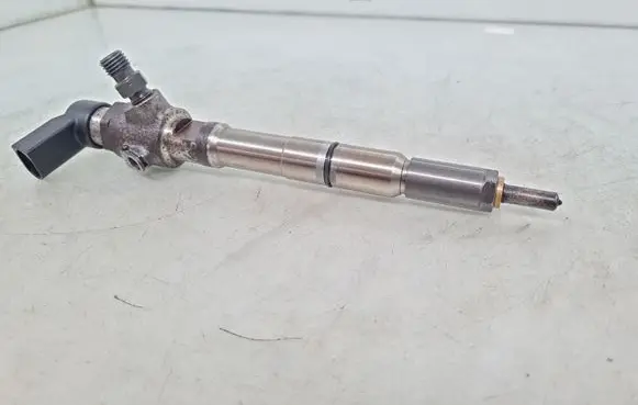 Volkswagen Golf VI Fuel injector 03L130277B