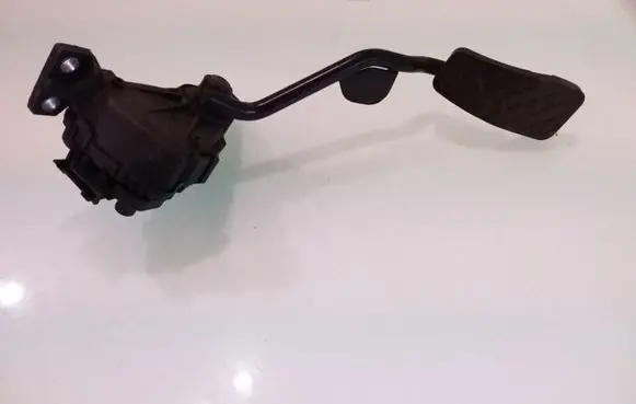 Volkswagen PASSAT B5.5 Accelerator throttle pedal 8E2721523C 6PV00777033