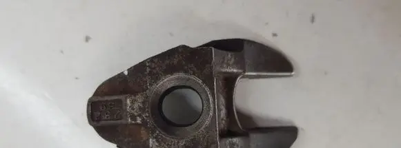 Citroen C4 II Picasso Fuel Injector clamp holder