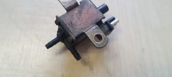 Mercedes-Benz C W202 Turbo solenoid valve 72093813 7.20939.13