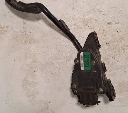 Volkswagen Polo III 6N 6N2 6NF Accelerator throttle pedal 6PV00802617 8Z2721523B
