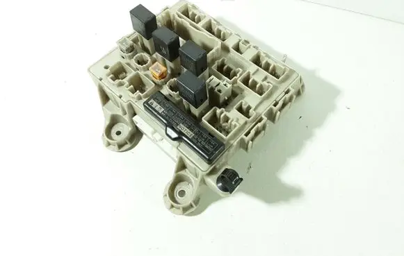 Toyota Previa (XR30, XR40) II Fuse module 0B220045 8922128050 9098702012