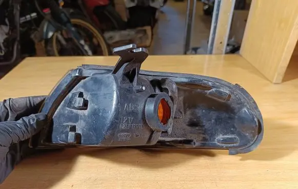 Mazda 626 Front indicator light 21061612
