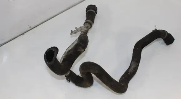 Coolant pipe/hose