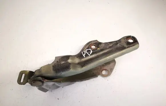 Engine bonnet/hood hinges