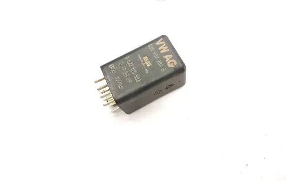 Volkswagen PASSAT B6 Glow plug pre-heat relay 038907281B 0522120503