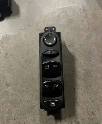 Mercedes-Benz Vito Viano W639 Electric window control switch A6395451213