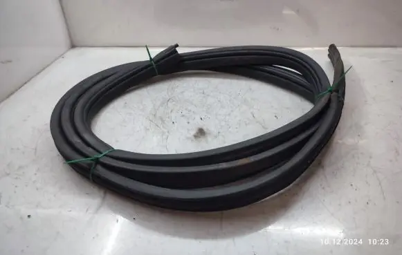 Front door rubber seal