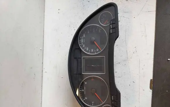 Audi A4 S4 B7 8E 8H Speedometer (instrument cluster) 1036901830