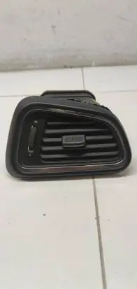 Renault Kadjar Dashboard side air vent grill/cover trim 00189173