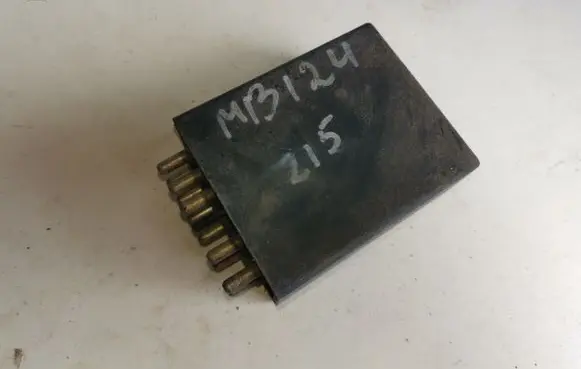 Mercedes-Benz E W124 Other relay 0015458005 05895840
