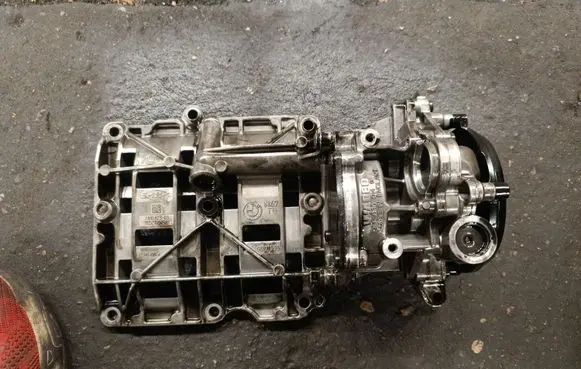 BMW 5 F10 F11 Oil pump 7810823