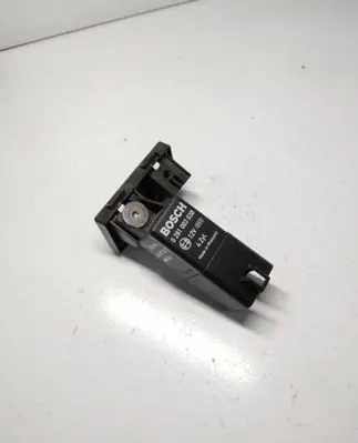 Skoda Octavia Mk2 (1Z) Glow plug pre-heat relay 038907281D