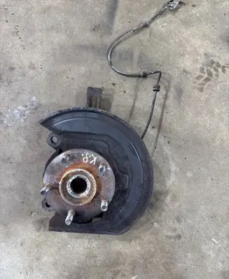Nissan Qashqai Front wheel hub 40015J0040