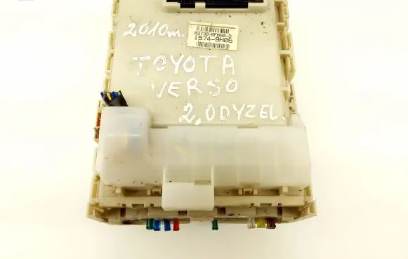 Toyota Verso Fuse module 827300F060D