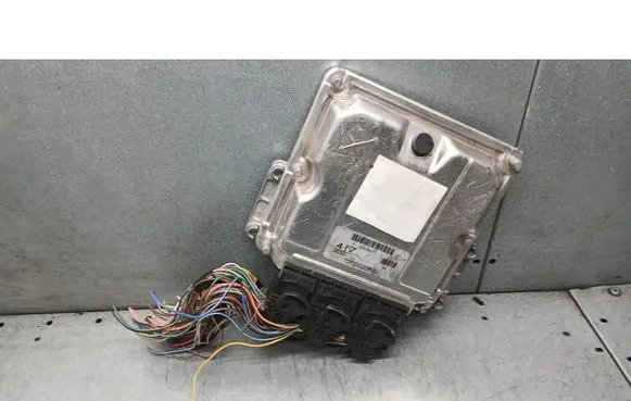 Volvo S40, V40 Engine control unit/module ECU 30630417