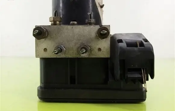 Ford Fiesta ABS Pump 2S612M110CD