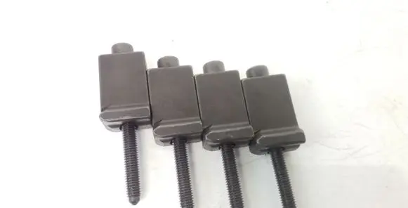 Volkswagen Touran I Fuel Injector clamp holder