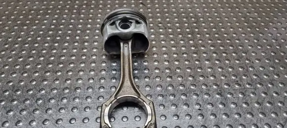Audi RS6 C7 Piston with connecting rod S26383178 079107066DT R079L