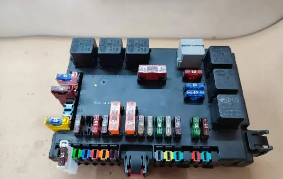 Mercedes-Benz S W221 Fuse module A2219006902