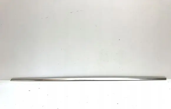 Volvo XC60 Front door glass trim molding 31371111