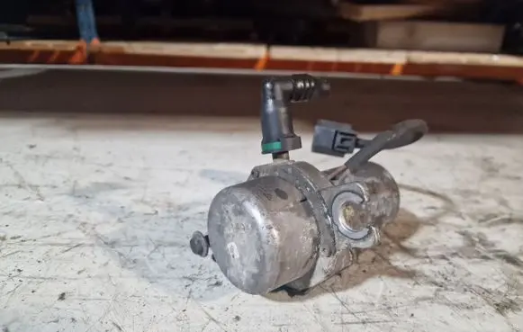 Volvo S40 Electric auxiliary coolant/water pump 08684342