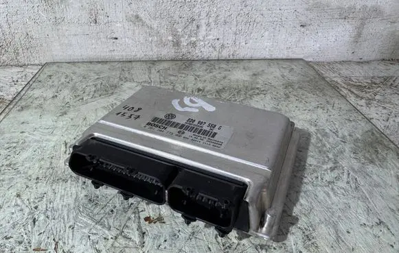 Volkswagen PASSAT B5 Engine control unit/module 8D0907558G 26SA0000 0261204773
