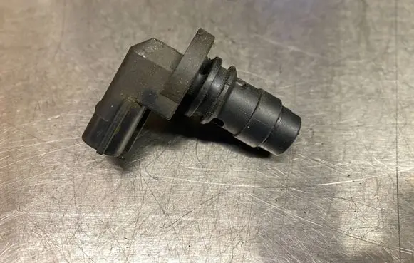 Volvo V70 Camshaft position sensor 8627354