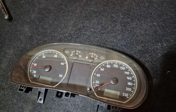 Volkswagen Polo IV 9N3 Speedometer (instrument cluster) 6Q0920822C