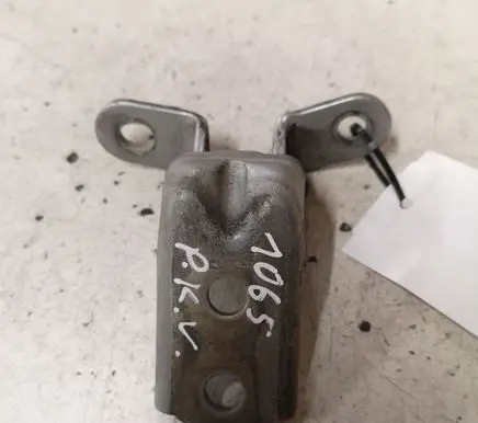 Hyundai Santa Fe Front door upper hinge