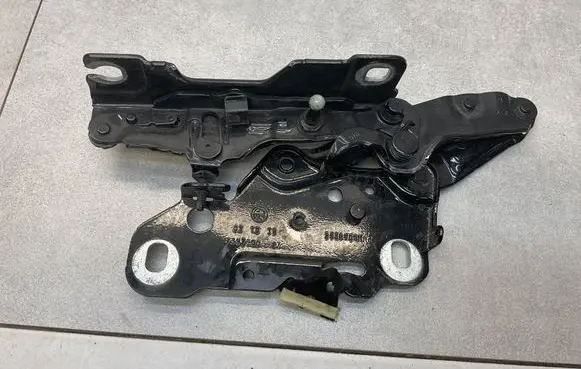BMW X3M F97 Engine bonnet/hood hinges 7397500 739750017