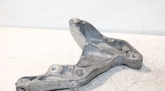 Jeep Cherokee KL A/C compressor mount bracket 04627674AD